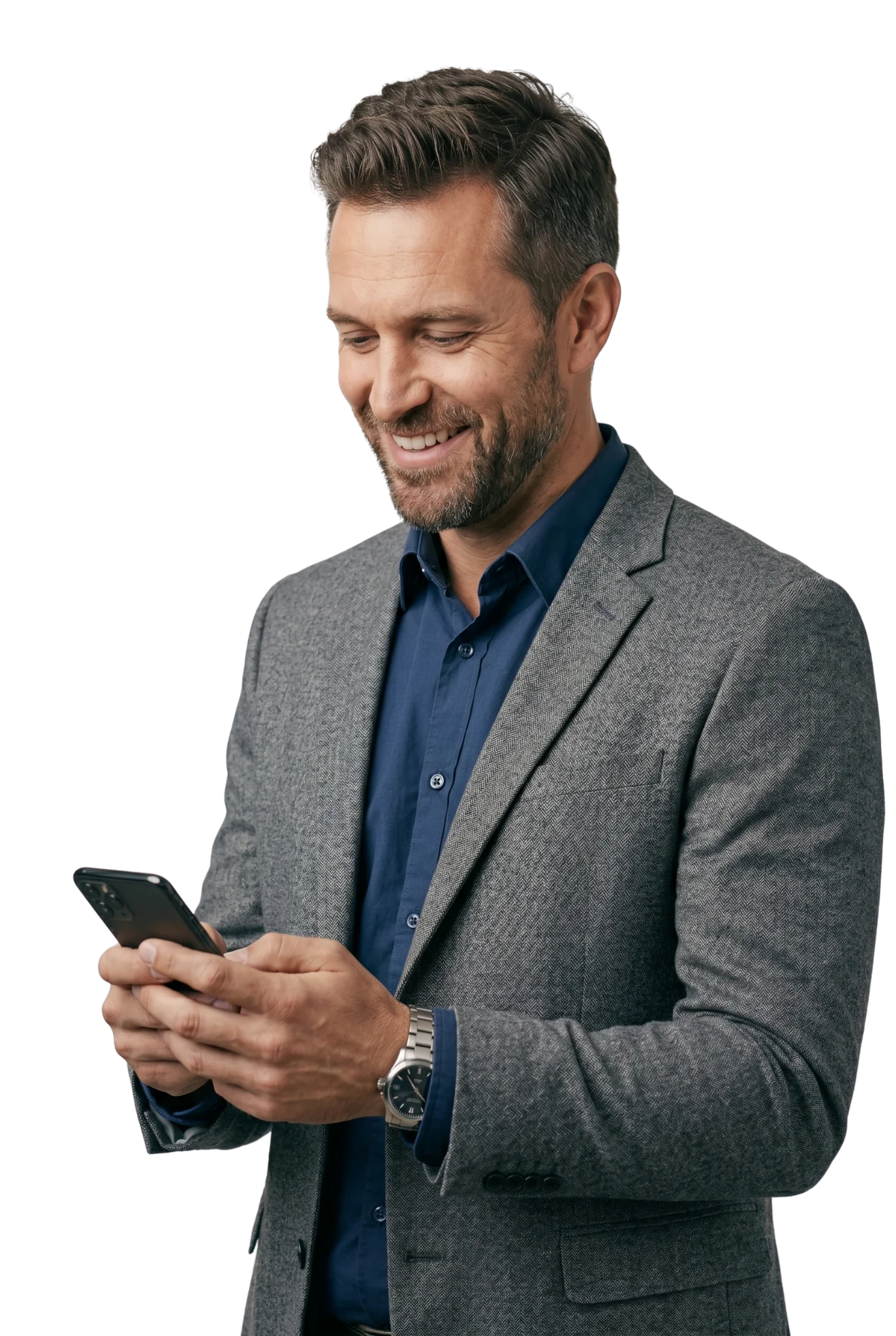Dirigeant de PME française consultant son smartphone pour découvrir les aides publiques finançant son projet d'intelligence artificielle